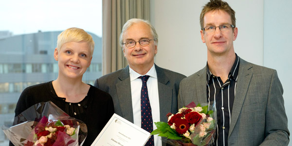 Svenska Carnegie Institutets journalistpris 2011 till Johanna Hövenmark och Peter Johansson.